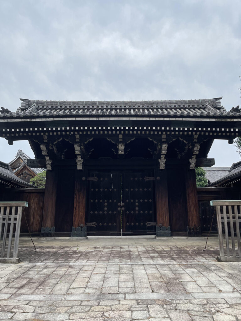 Entrance gate